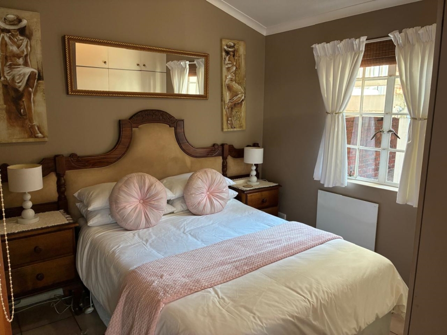 7 Bedroom Property for Sale in Heather Park Western Cape